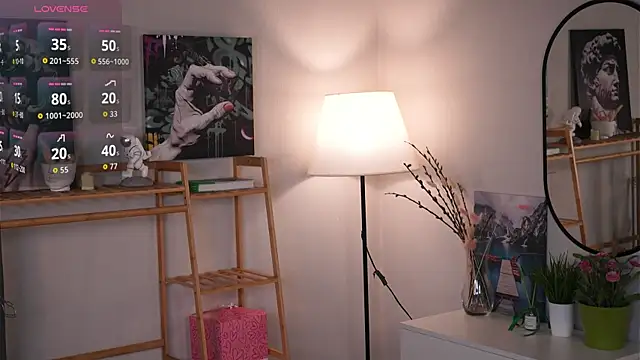 MoiraEger online show from September 25, 2025, 5:05 pm