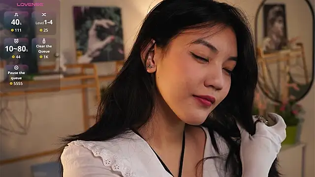 MoiraEger online show from October 1, 2025, 5:08 pm