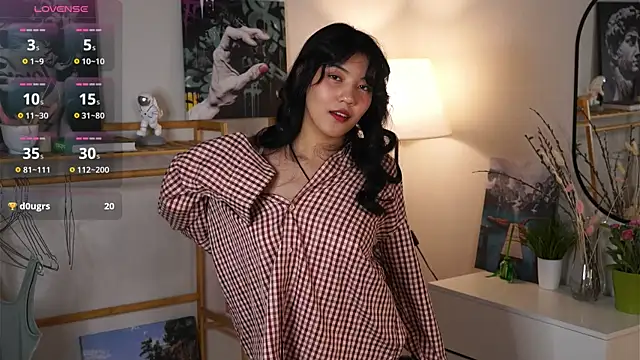 MoiraEger online show from October 4, 2025, 5:11 pm