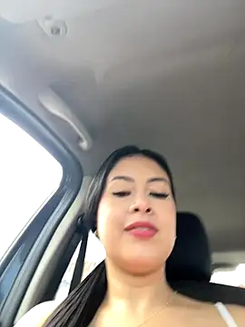 CrisMarulanda online show from November 26, 2025, 3:13 pm