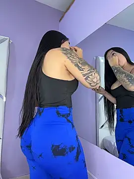 CrisMarulanda online show from March 29, 2026, 8:20 pm