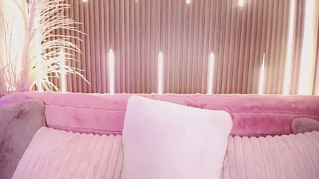 MylaDreams online show from September 27, 2025, 3:44 am