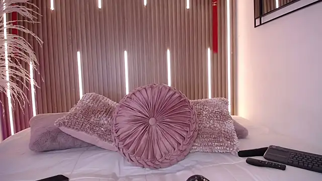 MylaDreams online show from March 12, 2026, 3:23 am