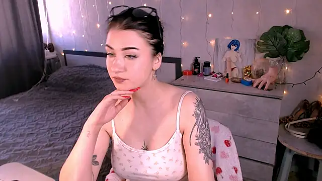 Katie Kiss online show from June 3, 2026, 2:33 pm