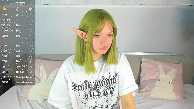 Snapshot of Molly_Platt chatting on October 2, 2025, 9:05 am Molly Platt online show from October 2, 2025, 9:05 am