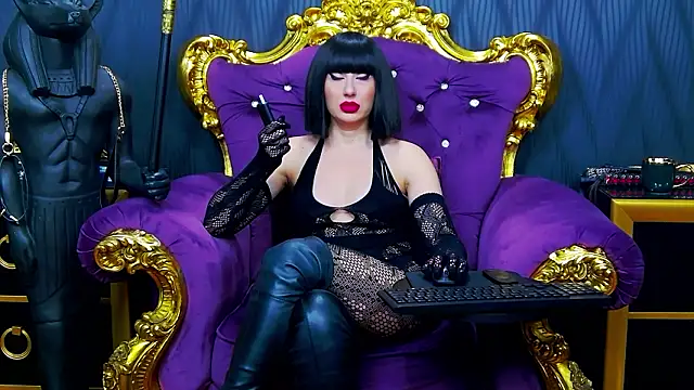 Snapshot of LaraMaeve chatting on February 15, 2026, 5:48 am LaraMaeve online show from February 15, 2026, 5:48 am