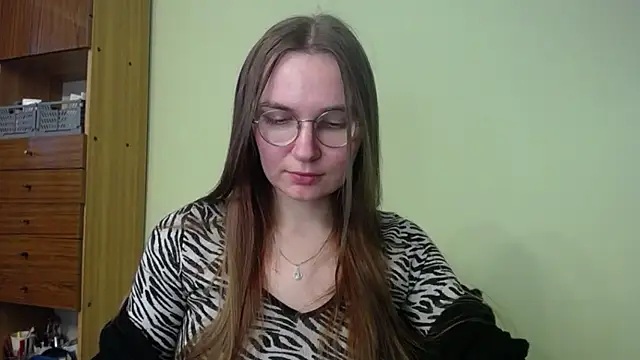 Snapshot of LooveELLYx chatting on December 2, 2024, 2:30 pm LooveELLYx online show from December 2, 2024, 2:30 pm