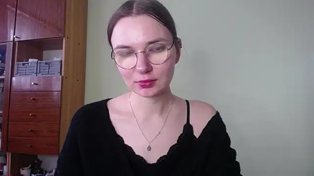 Snapshot of LooveELLYx chatting on December 6, 2024, 7:43 am LooveELLYx online show from December 6, 2024, 7:43 am