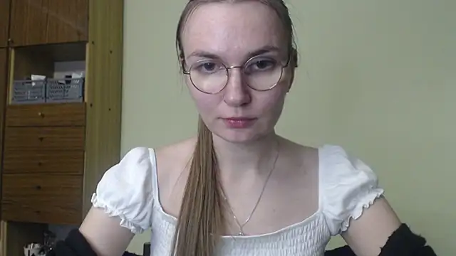 Snapshot of LooveELLYx chatting on December 20, 2024, 5:40 pm LooveELLYx online show from December 20, 2024, 5:40 pm