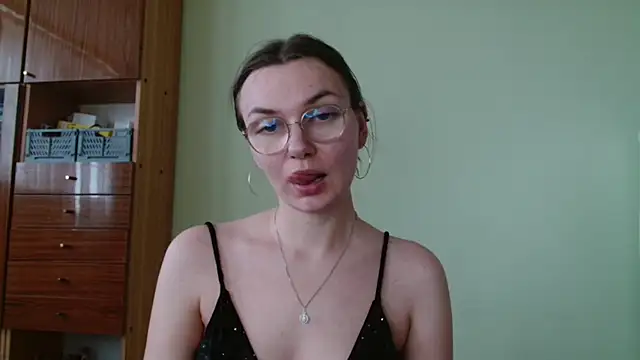 Snapshot of LooveELLYx chatting on October 6, 2025, 1:30 pm LooveELLYx online show from October 6, 2025, 1:30 pm