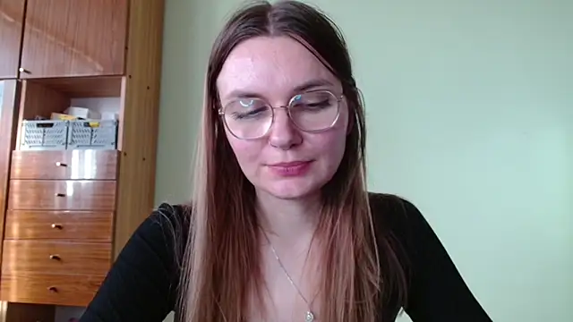 Snapshot of LooveELLYx chatting on October 21, 2025, 1:45 pm LooveELLYx online show from October 21, 2025, 1:45 pm