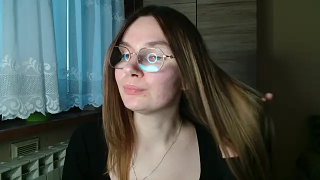 Snapshot of LooveELLYx chatting on October 29, 2025, 3:36 pm LooveELLYx online show from October 29, 2025, 3:36 pm