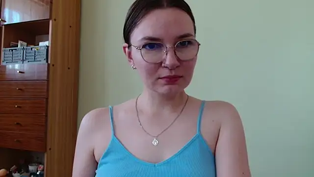 LooveELLYx online show from July 9, 2026, 6:28 am