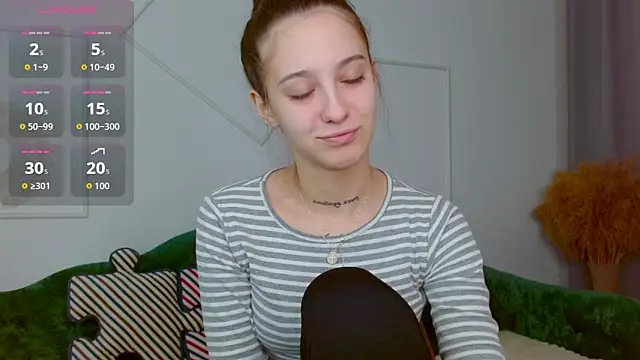 Little cherryy   online show from October 13, 2025, 6:46 am