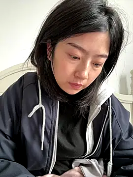 Snapshot of Olivia-l chatting on November 26, 2025, 5:30 am Olivia-l online show from November 26, 2025, 5:30 am