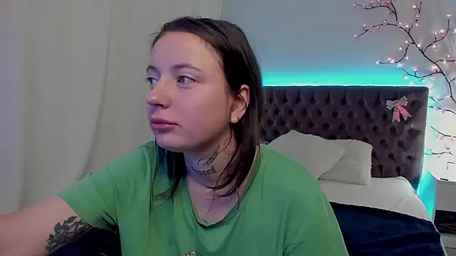 Snapshot of LilaVame chatting on October 1, 2025, 3:23 am LilaVame online show from October 1, 2025, 3:23 am