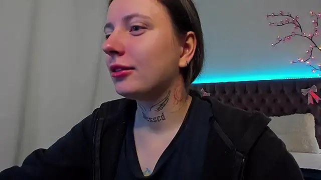 Snapshot of LilaVame chatting on October 6, 2025, 7:11 pm LilaVame online show from October 6, 2025, 7:11 pm