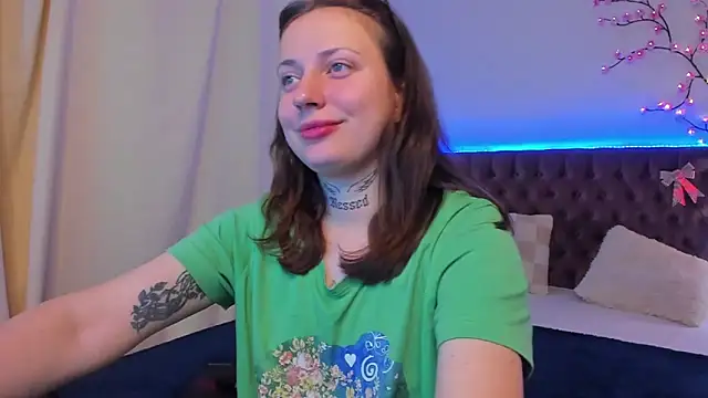 Snapshot of LilaVame chatting on October 19, 2025, 7:36 pm LilaVame online show from October 19, 2025, 7:36 pm