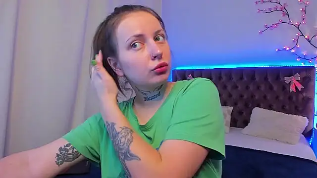 Snapshot of LilaVame chatting on October 21, 2025, 7:58 pm LilaVame online show from October 21, 2025, 7:58 pm