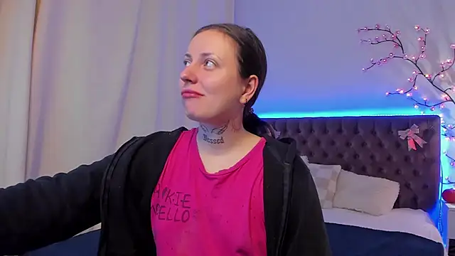 Snapshot of LilaVame chatting on November 2, 2025, 8:55 pm LilaVame online show from November 2, 2025, 8:55 pm