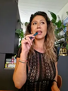 CelynaRoss online show from July 7, 2026, 2:32 pm