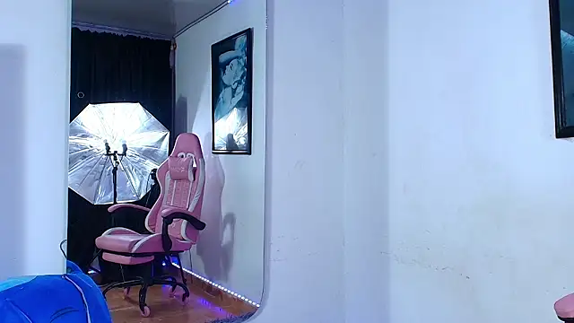 GraceWallace  online show from March 8, 2026, 2:04 am