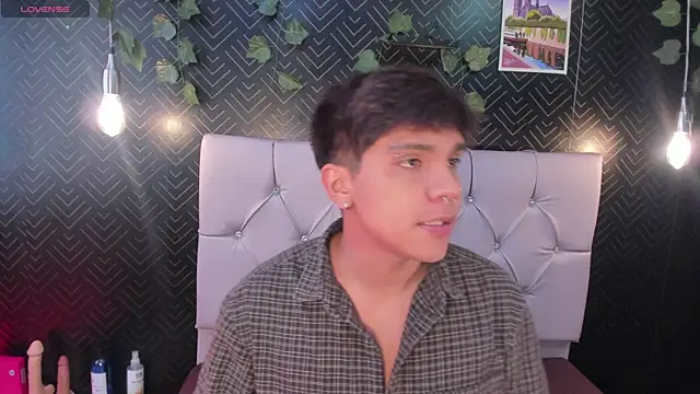 Snapshot of Thiago_Kozak chatting on April 21, 2026, 1:50 pm Thiago Kozak online show from April 21, 2026, 1:50 pm