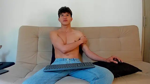 2Amateur Guys online show from April 6, 2026, 2:40 pm