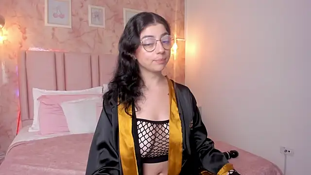 Snapshot of anntonella_watson chatting on October 6, 2025, 11:40 am anntonella watson online show from October 6, 2025, 11:40 am