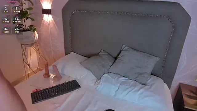 Snapshot of cristina_gallardo chatting on February 2, 2026, 12:37 pm cristina gallardo online show from February 2, 2026, 12:37 pm