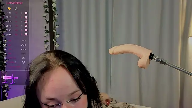 Juicy Vikki online show from October 25, 2025, 12:34 pm