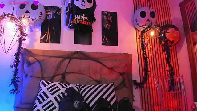 alesziarose online show from October 9, 2025, 7:56 pm