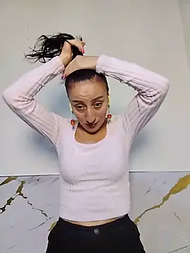 Oriana111 online show from May 17, 2026, 1:36 am