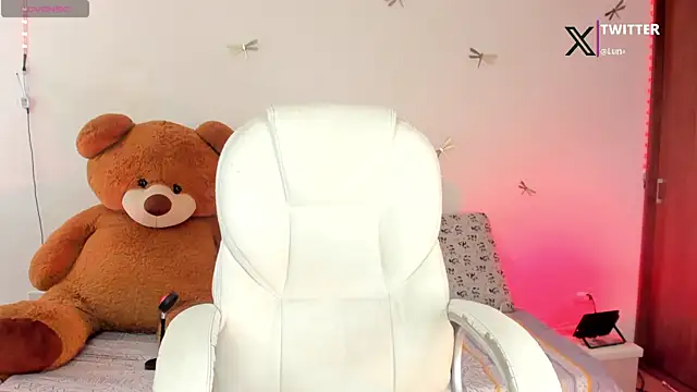 princessluna 19 online show from November 14, 2025, 9:02 pm