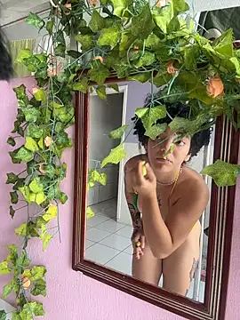 Snapshot of CamillyBlum chatting on October 31, 2025, 2:40 pm CamillyBlum online show from October 31, 2025, 2:40 pm