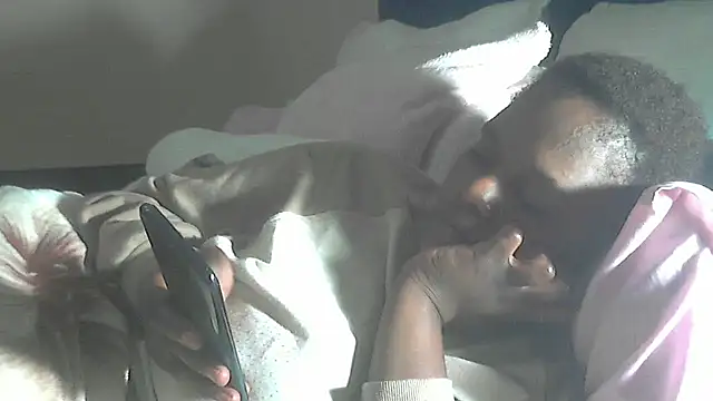 sexythae32 online show from November 10, 2025, 6:18 pm