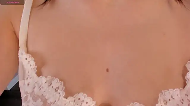 Snapshot of chloe_dreammm chatting on September 24, 2025, 12:30 pm chloe dreammm online show from September 24, 2025, 12:30 pm