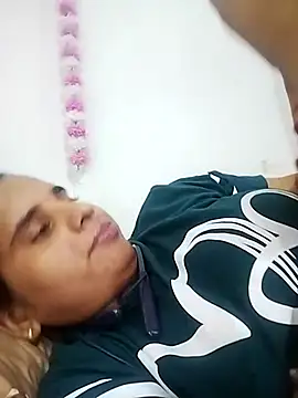 Snapshot of JHILMIL chatting on November 6, 2025, 4:41 pm JHILMIL online show from November 6, 2025, 4:41 pm