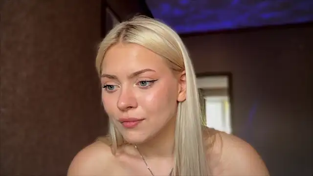 Snapshot of AliceOceanEye chatting on September 15, 2025, 12:49 pm AliceOceanEye online show from September 15, 2025, 12:49 pm