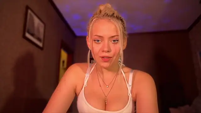 Snapshot of AliceOceanEye chatting on September 23, 2025, 4:43 pm AliceOceanEye online show from September 23, 2025, 4:43 pm