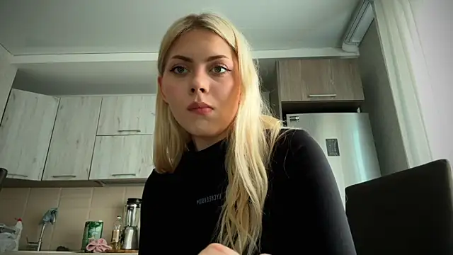 Snapshot of AliceOceanEye chatting on October 5, 2025, 12:36 pm AliceOceanEye online show from October 5, 2025, 12:36 pm