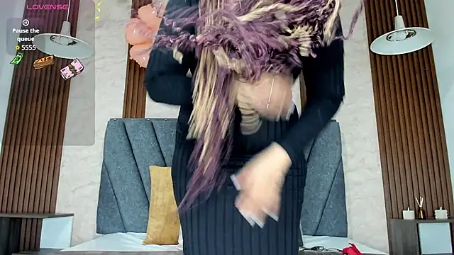 Cailinmilf online show from October 6, 2025, 8:17 pm