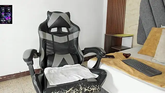 Cailinmilf online show from November 10, 2025, 7:35 pm