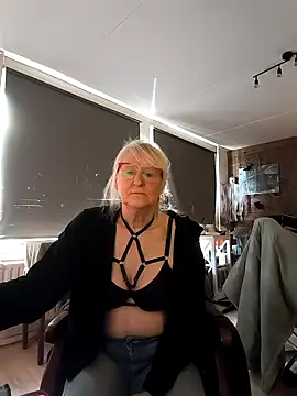 Snapshot of SexyKato001 chatting on November 6, 2025, 12:39 pm SexyKato001 online show from November 6, 2025, 12:39 pm