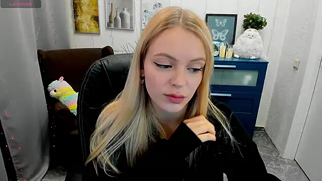 KatherineePierce online show from October 20, 2025, 5:35 pm