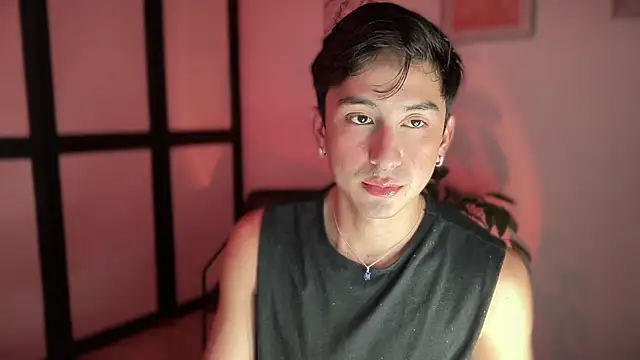 sweettaaron01 online show from April 22, 2026, 12:02 am