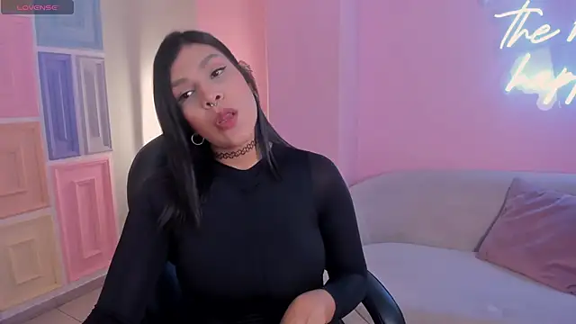 SarahYates online show from March 8, 2026, 4:05 am