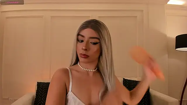 IsabellaMoreau online show from December 22, 2025, 7:22 pm