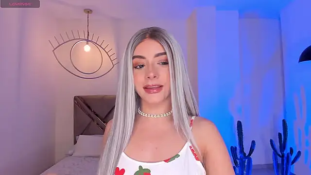 IsabellaMoreau online show from February 10, 2026, 8:02 pm