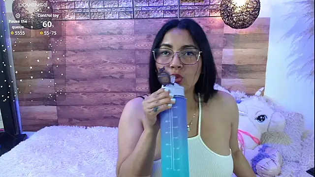 mafe velezzz online show from November 12, 2025, 1:11 pm